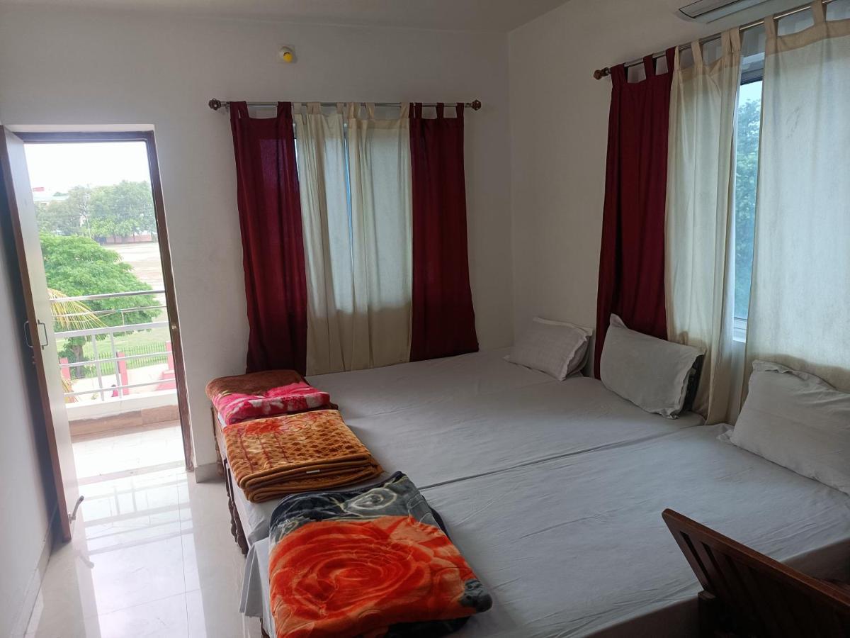 The Gupta Guest House พุทธคยา ภายนอก รูปภาพ
